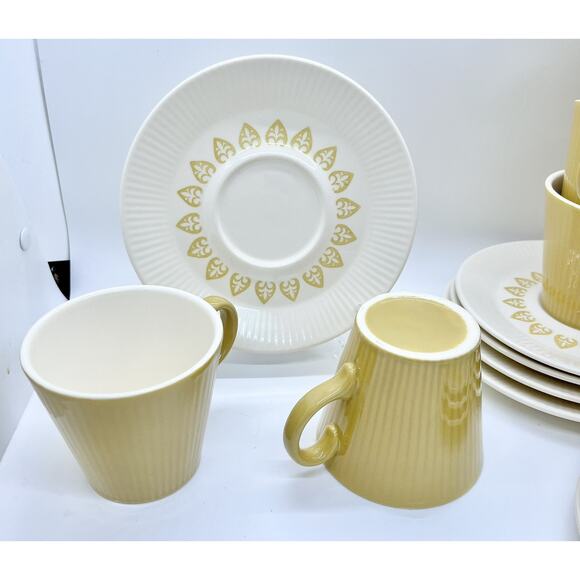 Homer Laughlin Sheffield Serenade Teacups Saucers Yellow Gold Service for 8 MCM - Picture 4 of 4